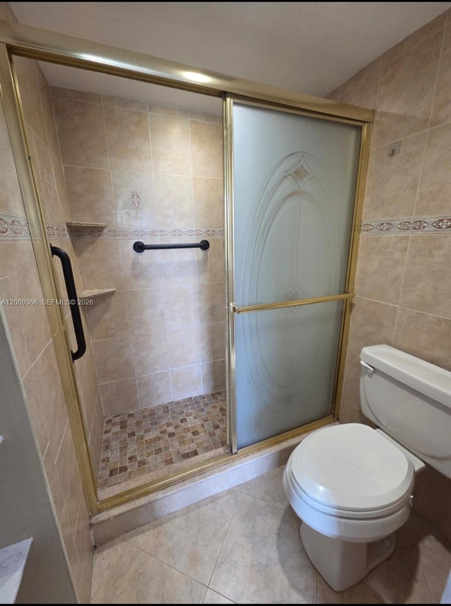 3750 Inverrary Drive 2b Property Photo 3