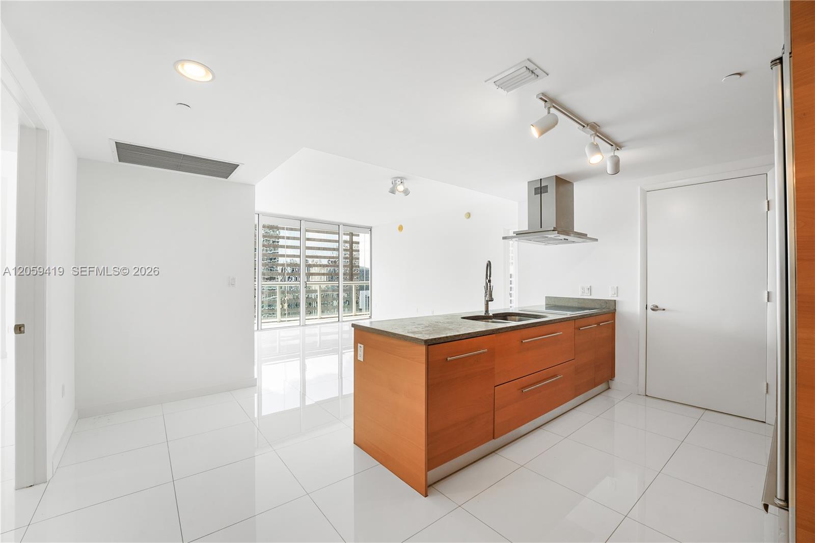 495 Brickell Avenue 3311 Property Photo 2