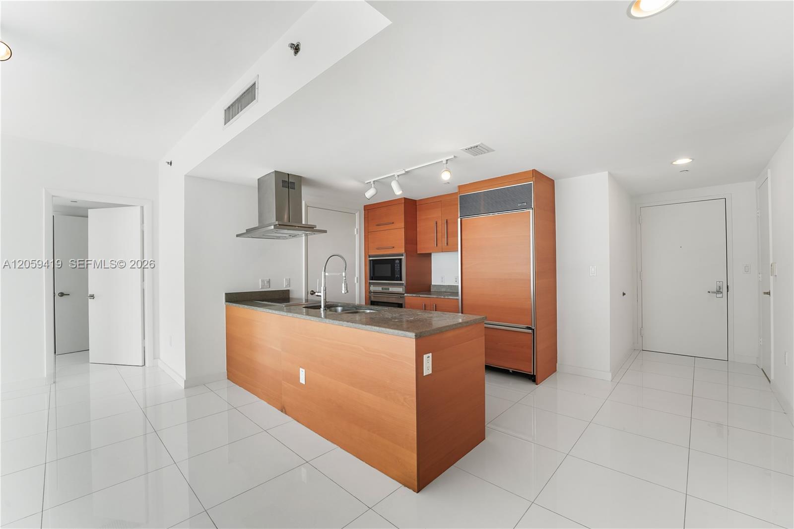 495 Brickell Avenue 3311 Property Photo 3