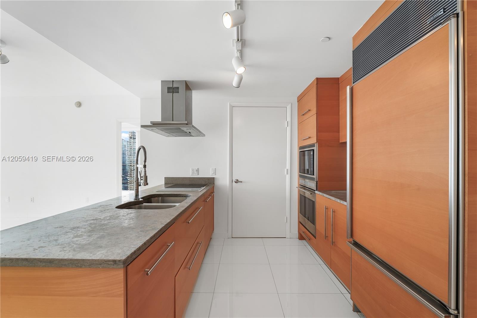 495 Brickell Avenue 3311 Property Photo 6