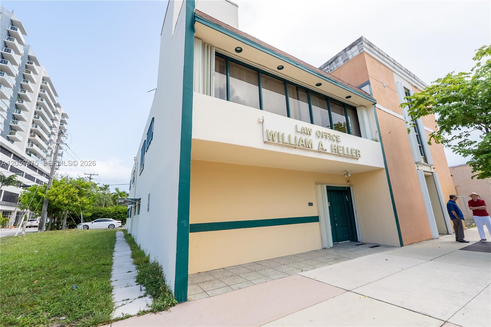 2200 Hollywood Boulevard Property Photo 1