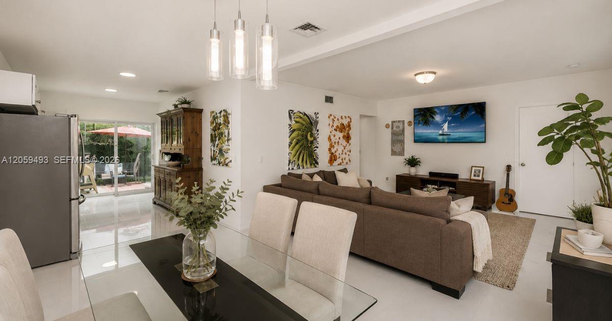 A12059493 Property Photo 6