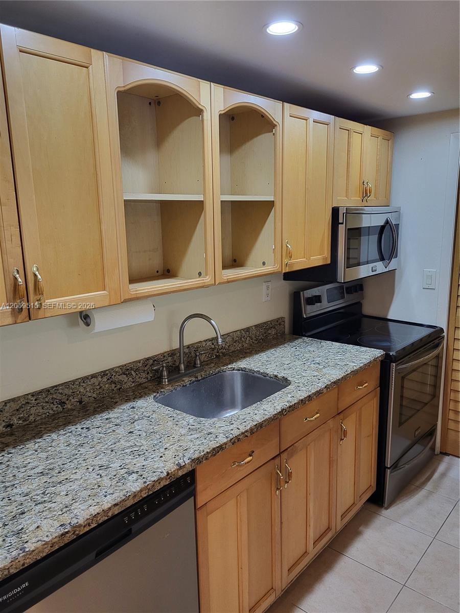230 Lakeview Drive 207 Property Photo 3