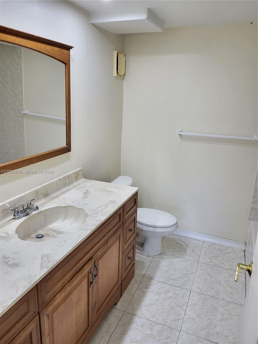 230 Lakeview Drive 207 Property Photo 12