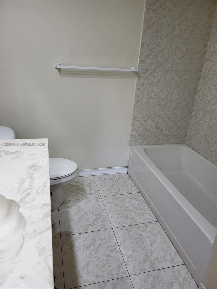 230 Lakeview Drive 207 Property Photo 13