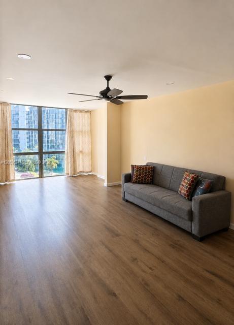 800 Parkview Drive 716 Property Photo 12
