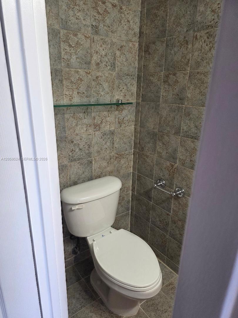 800 Parkview Drive 716 Property Photo 17