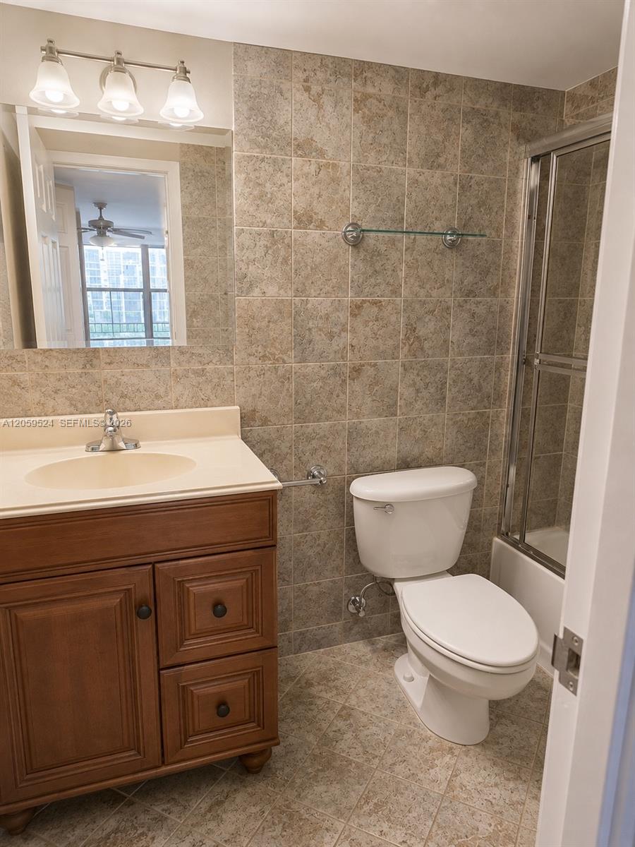 800 Parkview Drive 716 Property Photo 19