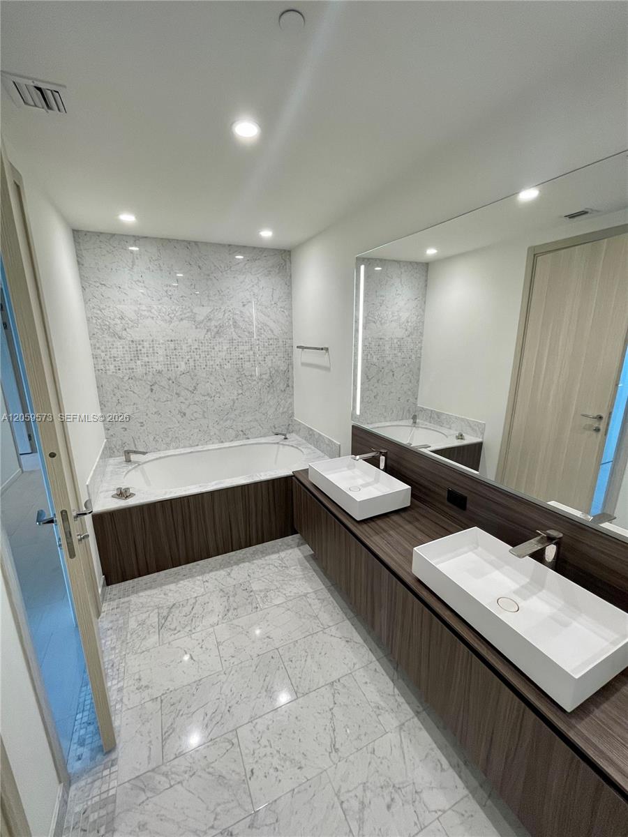 A12059573 Property Photo 21