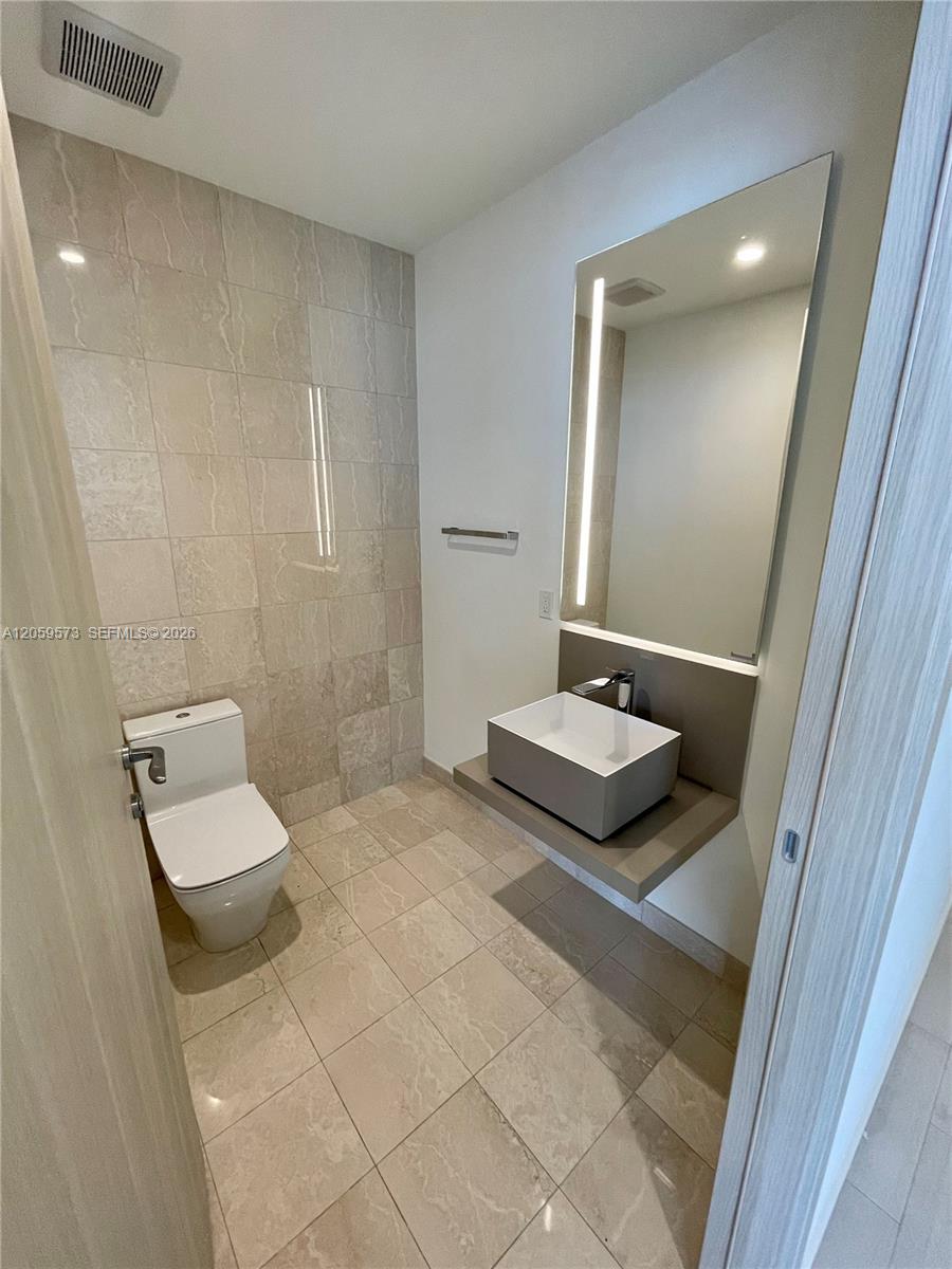 A12059573 Property Photo 23