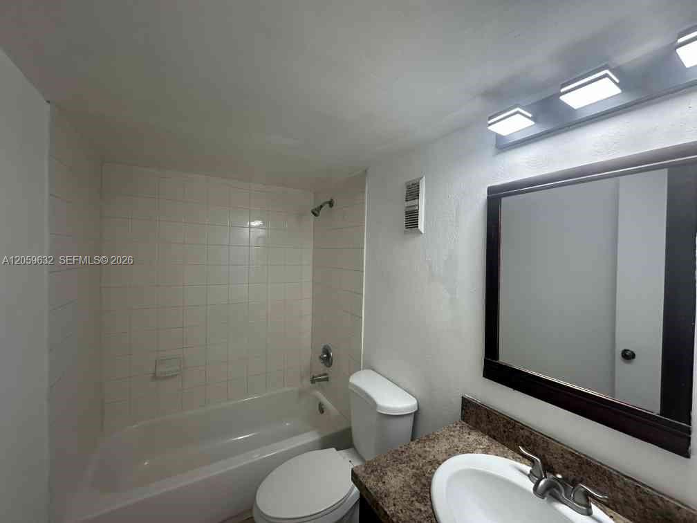 8620 N Sherman Circle 503 Property Photo 6