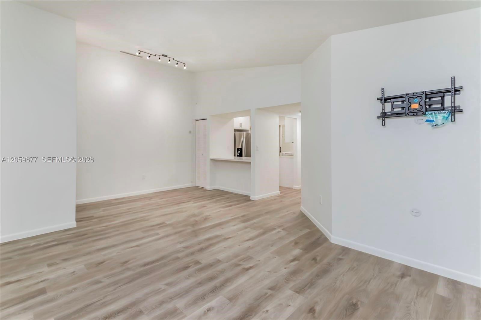 931 NE 199th Street 201-22