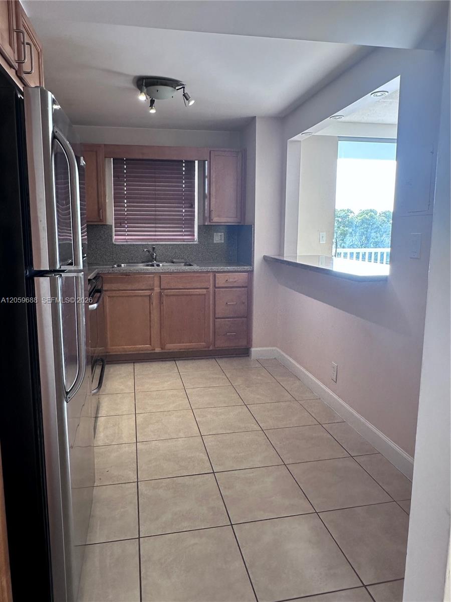 137 Golden Isles Drive 512 Property Photo 5