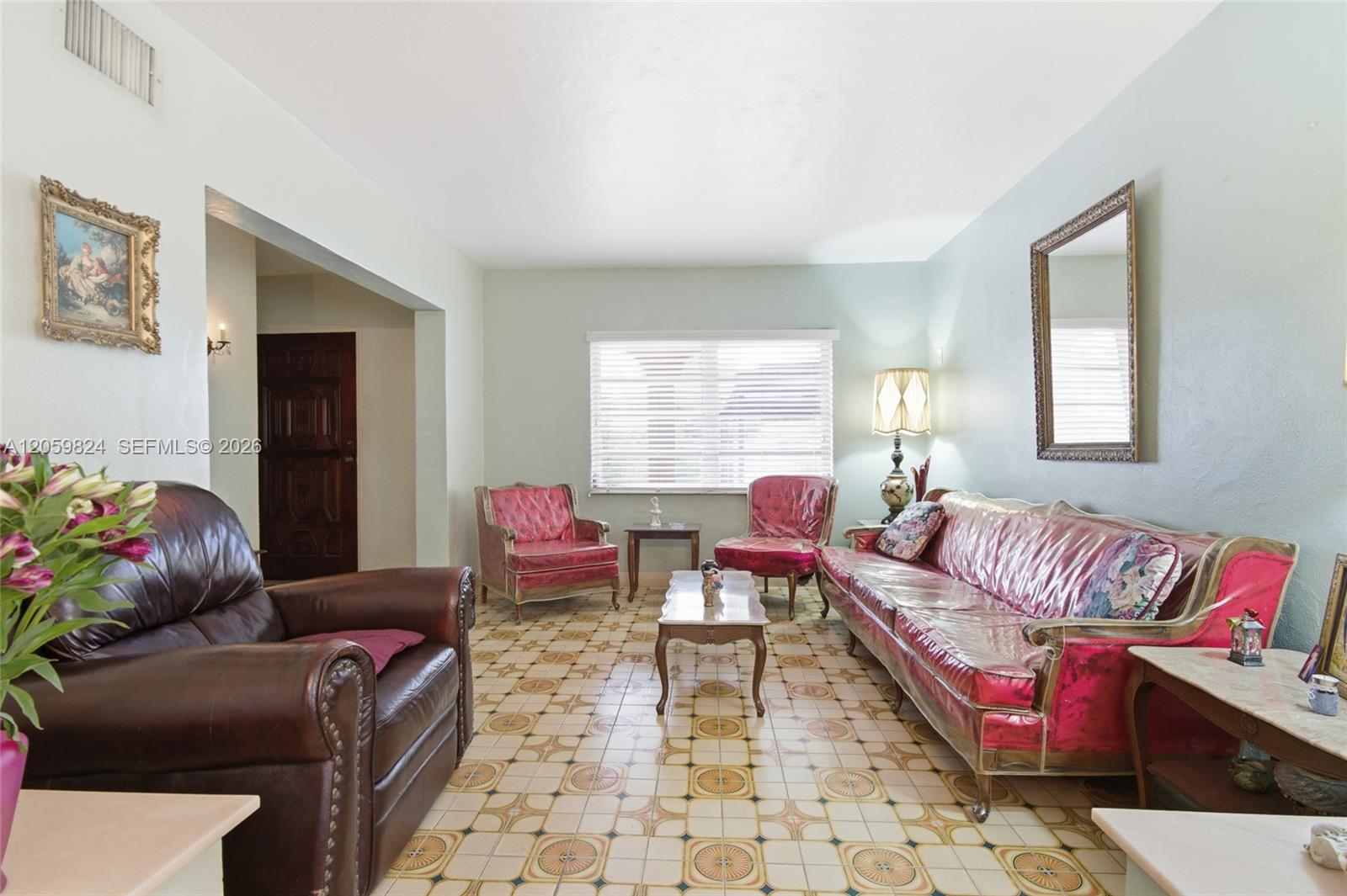 921 E 14 Street Property Photo 5