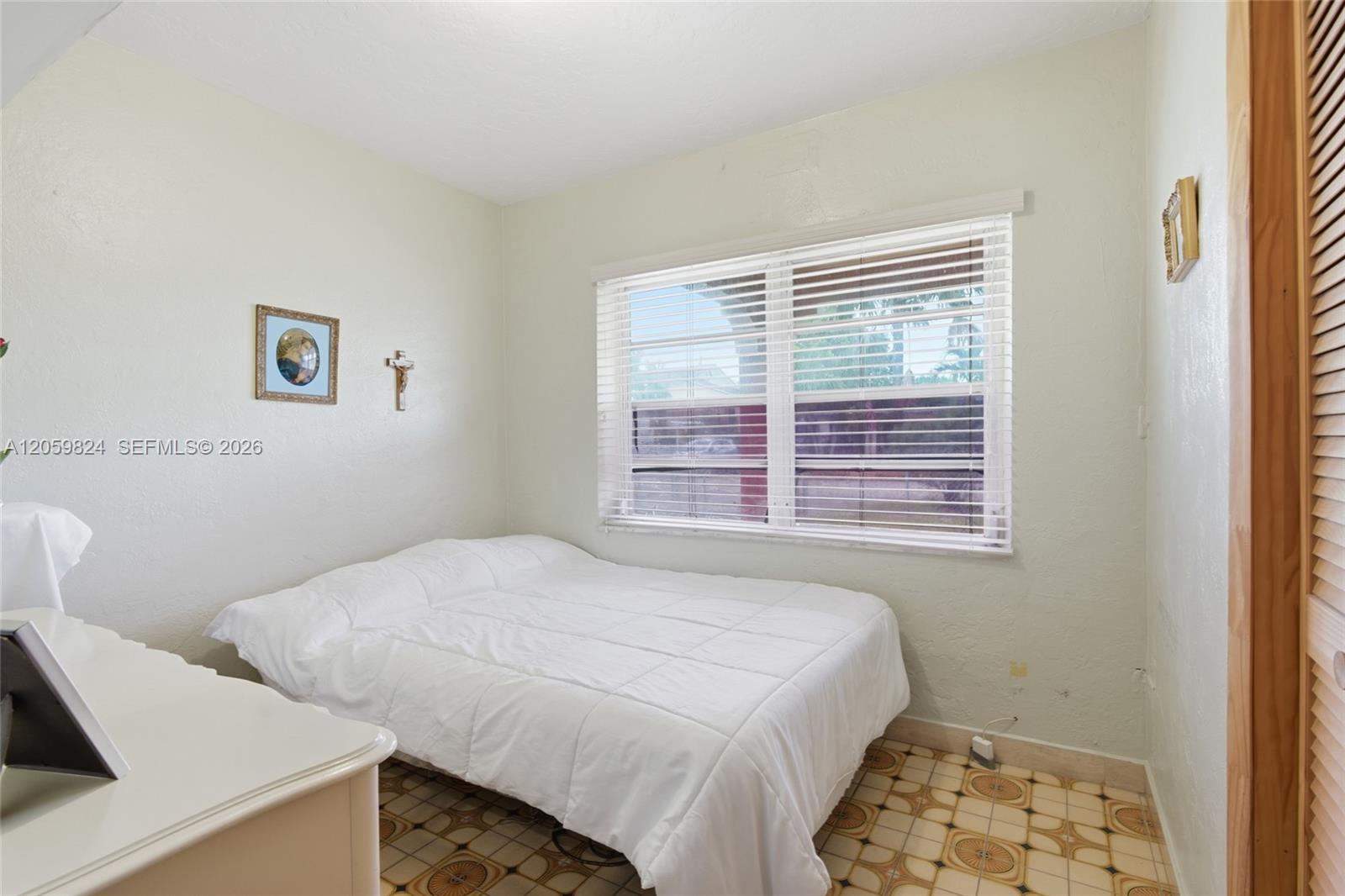 921 E 14 Street Property Photo 11