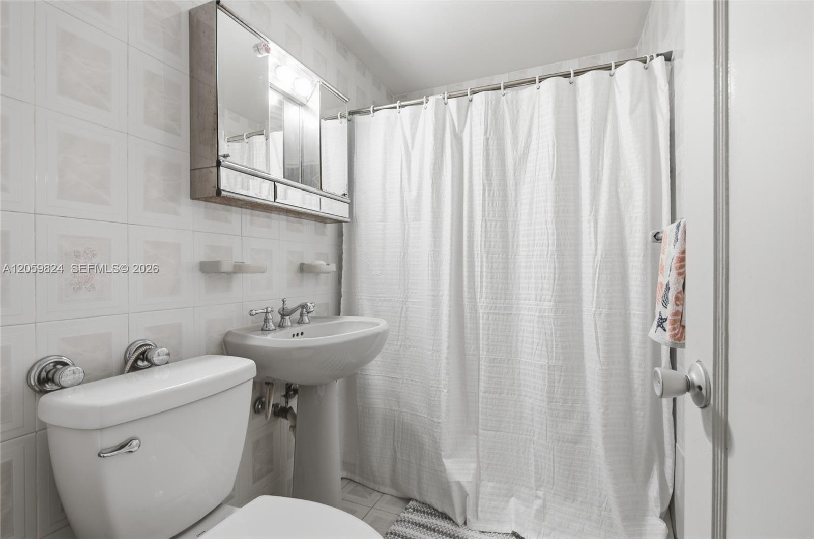 921 E 14 Street Property Photo 14