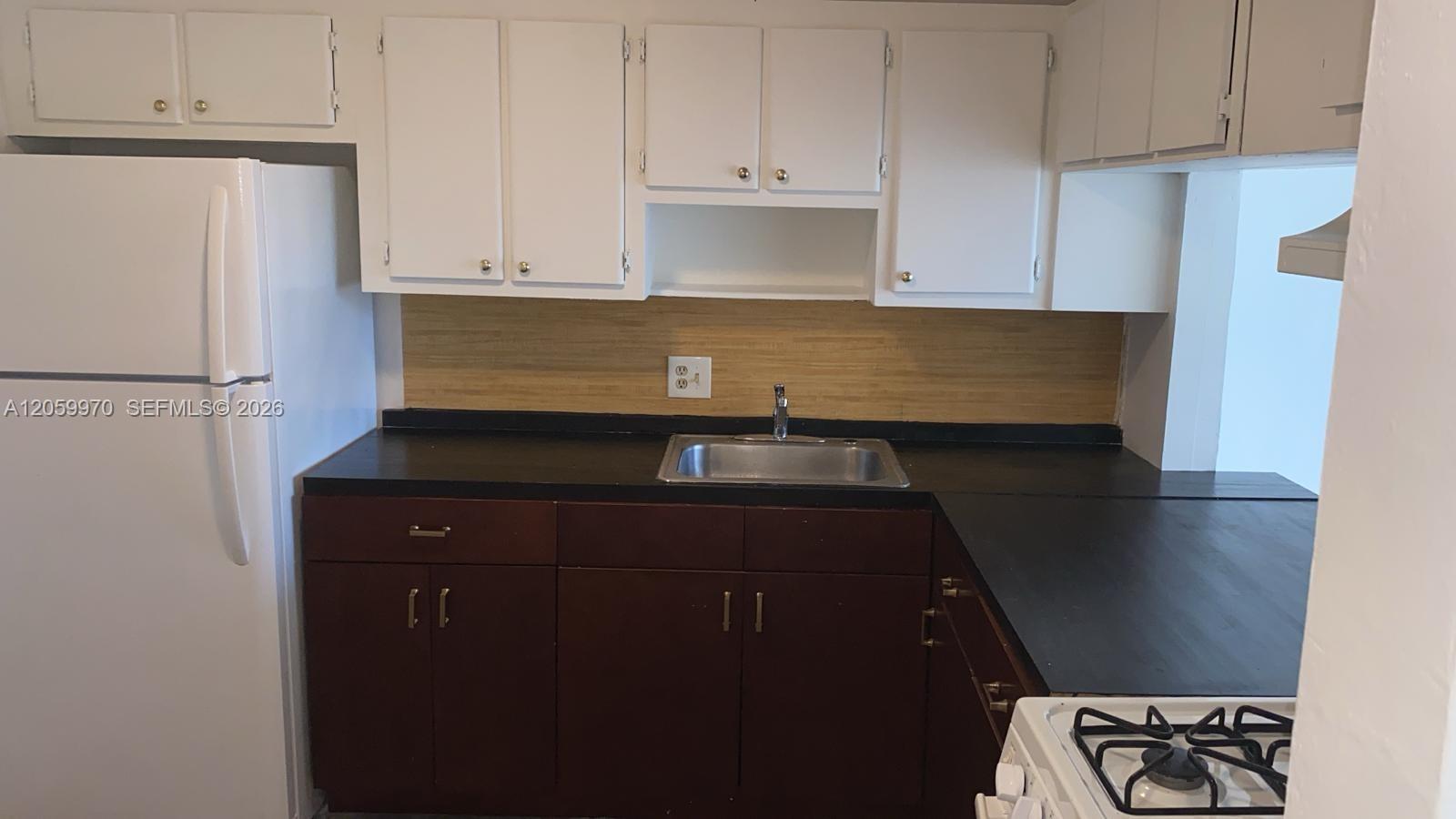 A12059970 Property Photo 3