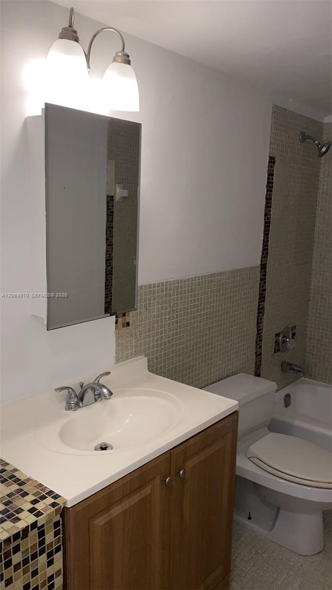 A12059970 Property Photo 18