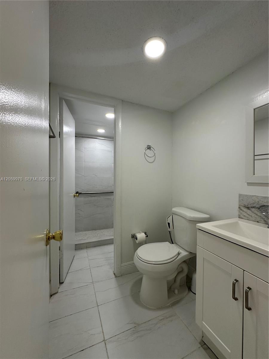8990 Sw 24th Street 19 Property Photo 8
