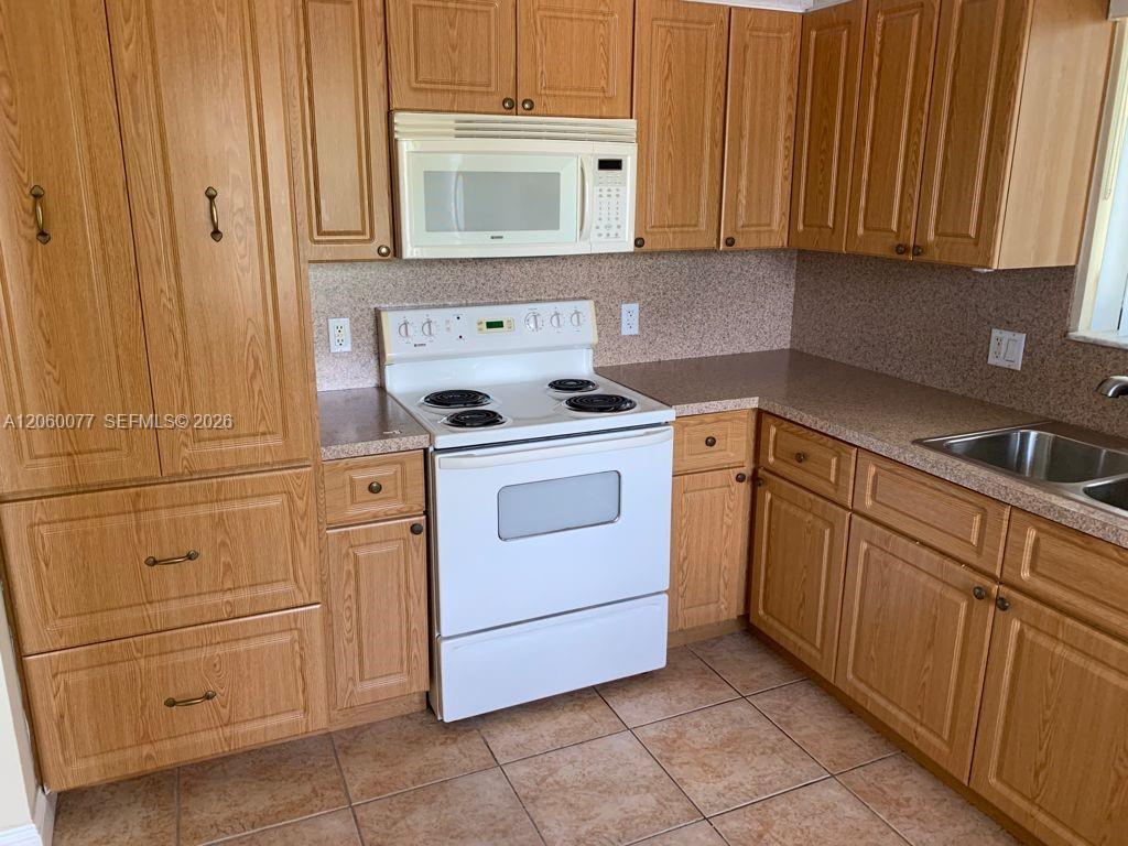 16581 Blatt Boulevard 206 Property Photo 7