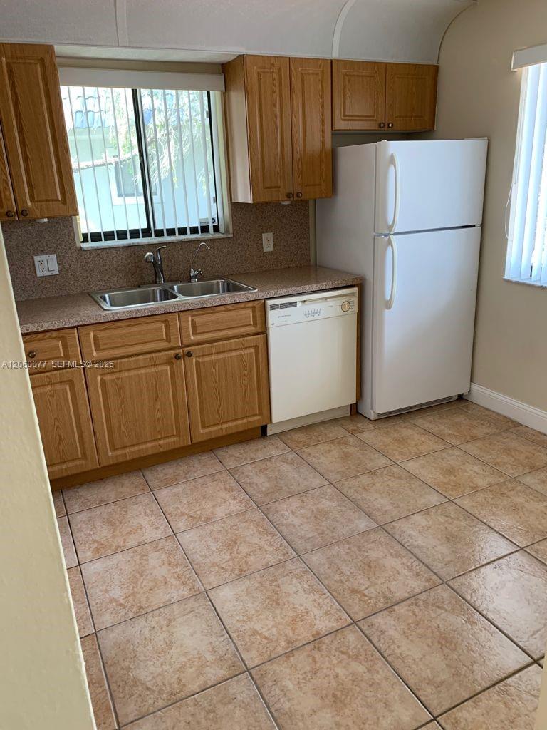 16581 Blatt Boulevard 206 Property Photo 8