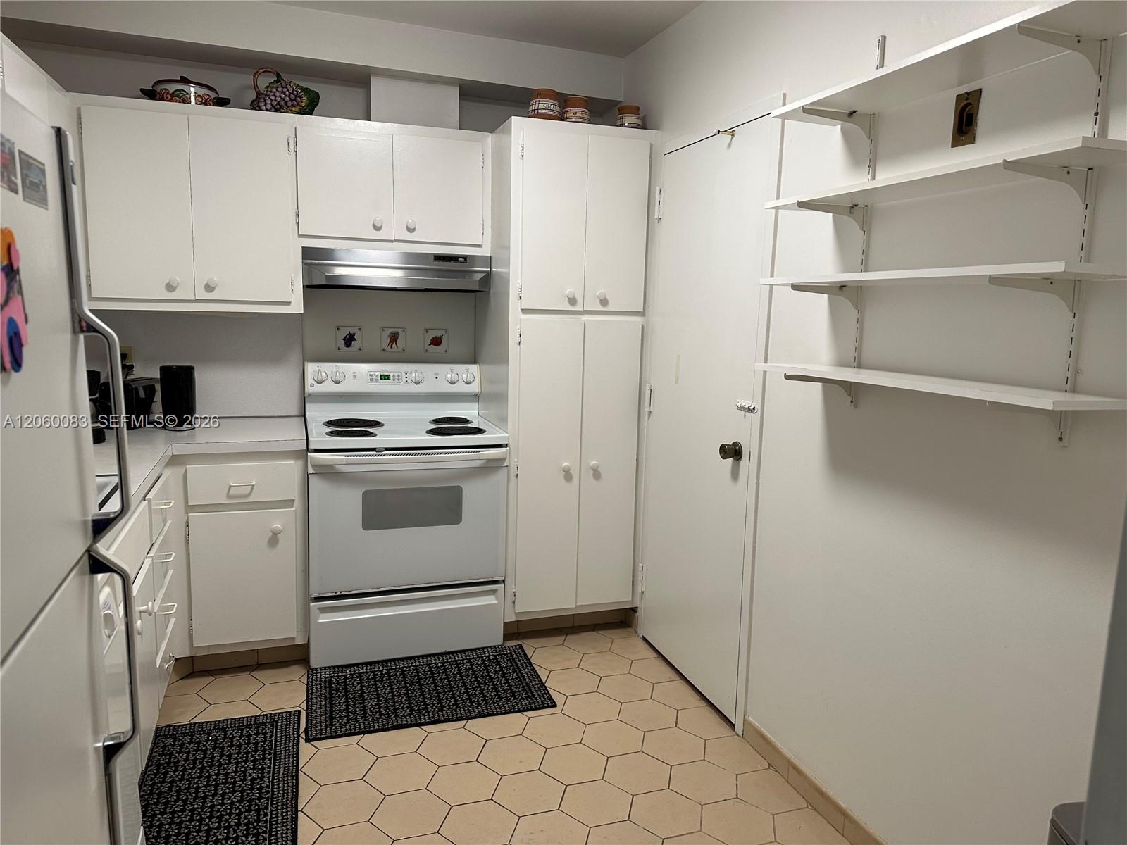 A12060083 Property Photo 8