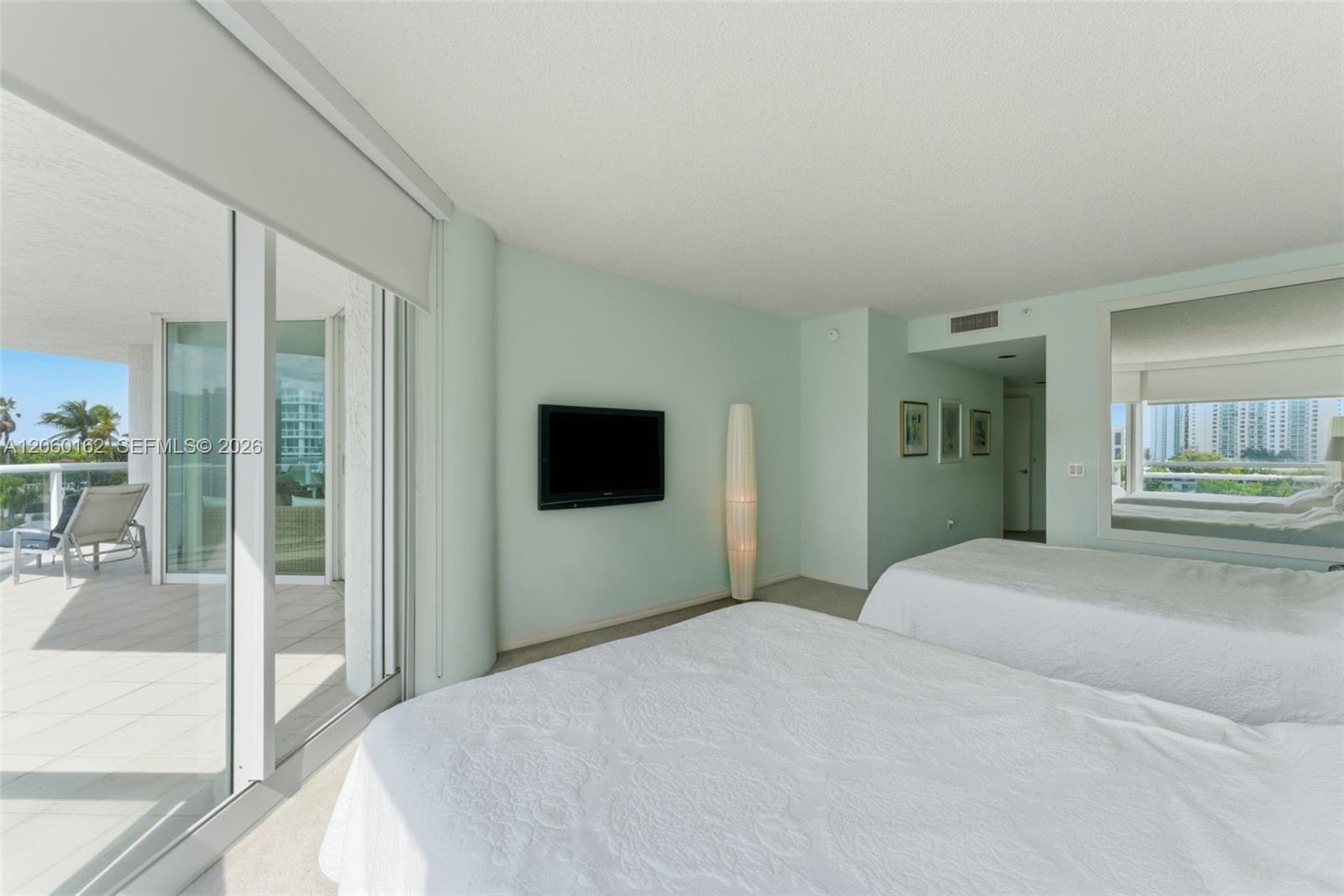 16400 Collins Avenue 544 Property Photo 18