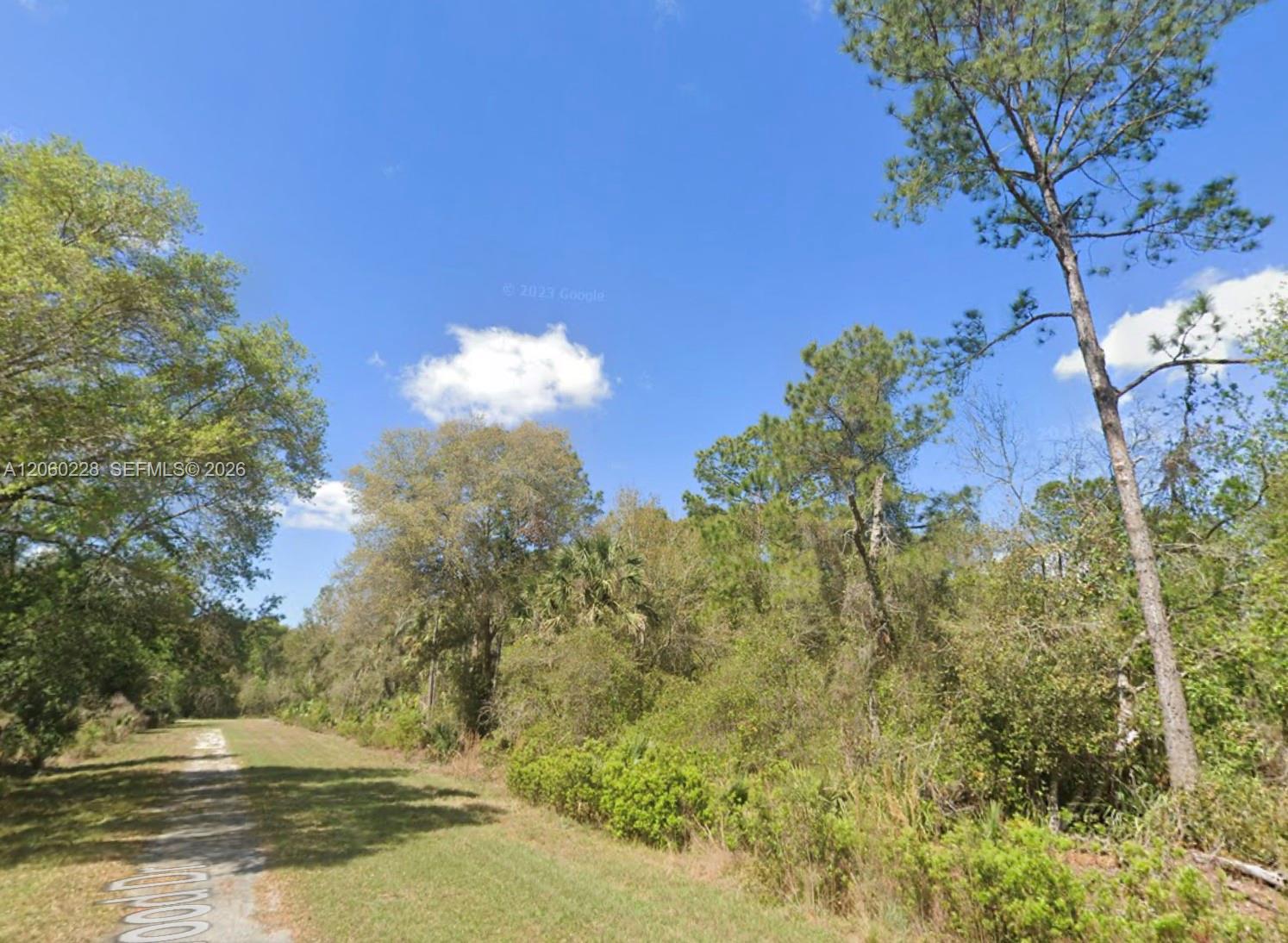 W Edgewood Drive Property Photo 2