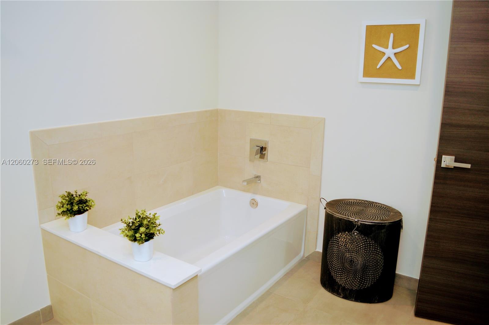 777 N Ocean Drive N522 Property Photo 12