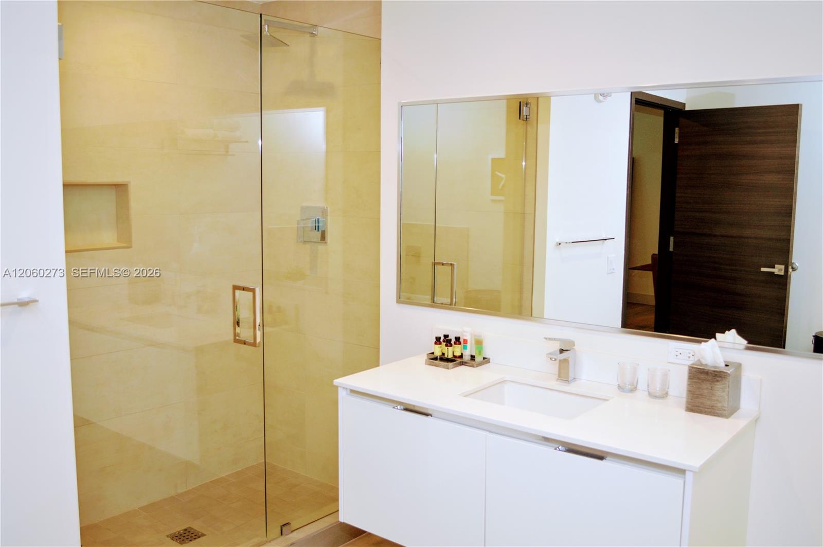 777 N Ocean Drive N522 Property Photo 14