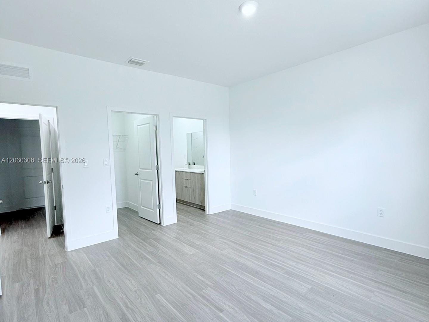 1048 Jay Court Property Photo 8