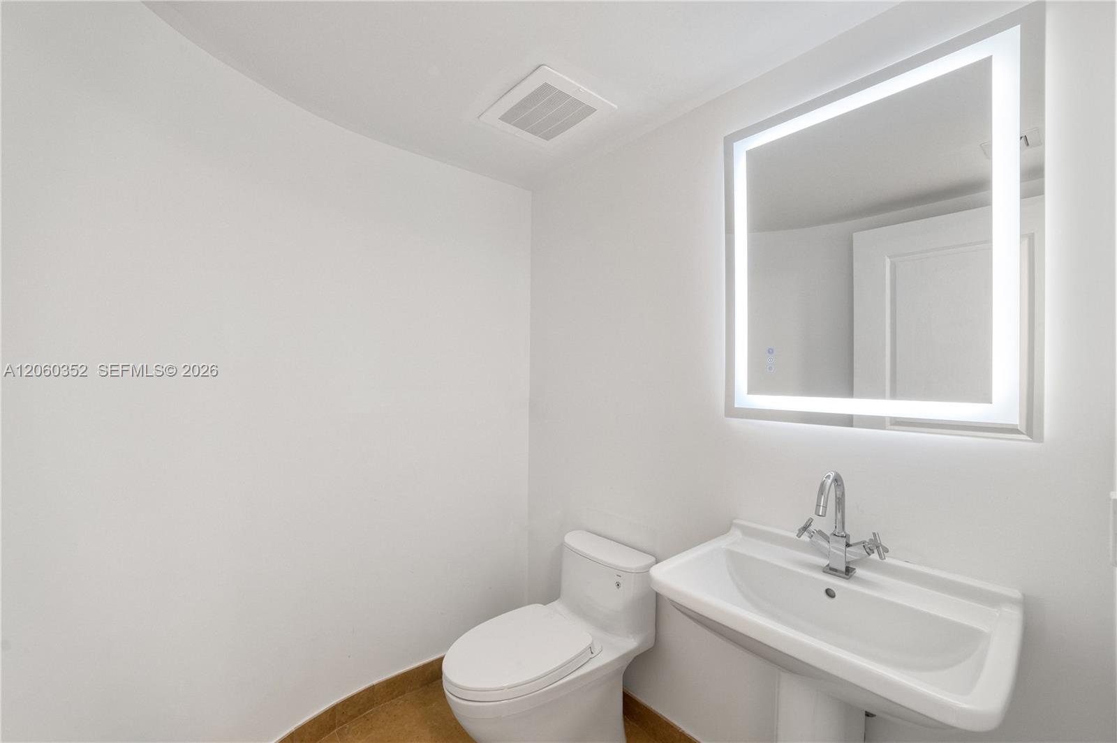 3739 Collins Avenue N-503 Property Photo 9