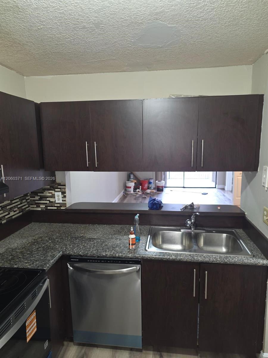 A12060371 Property Photo 3