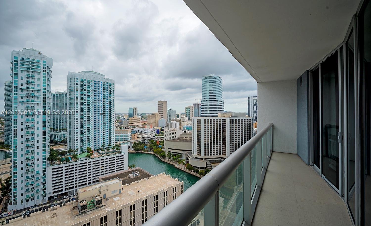 485 Brickell Avenue 2706 Property Photo 1