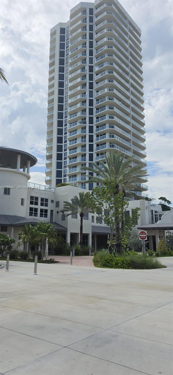 7330 Ocean Terrace 22-B Property Photo 1