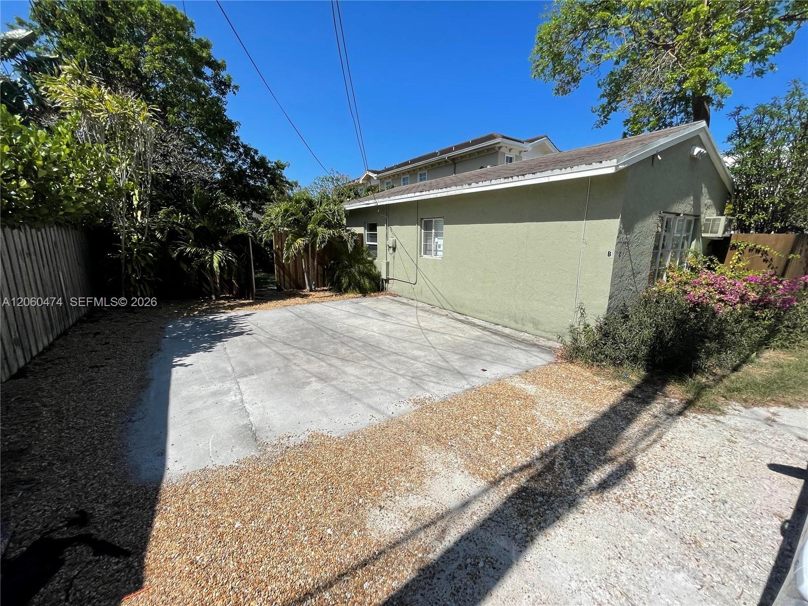 1108 Ne 3rd Street C Property Photo 1