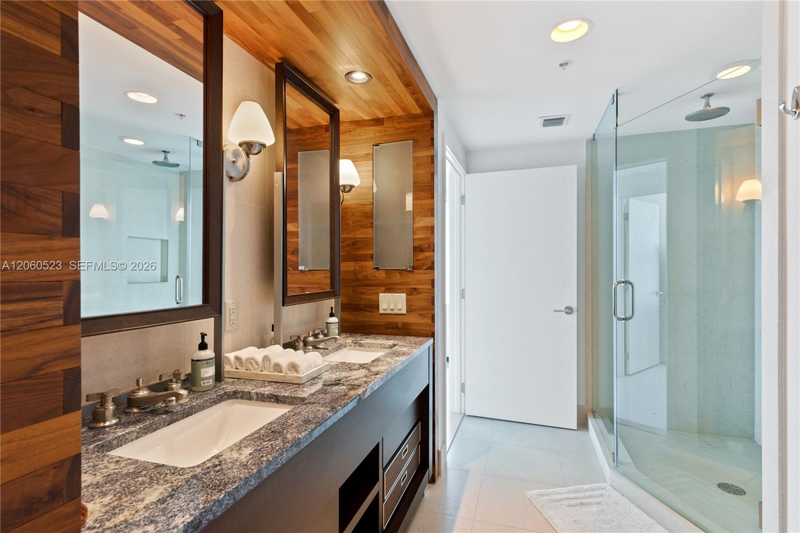 A12060523 Property Photo 24