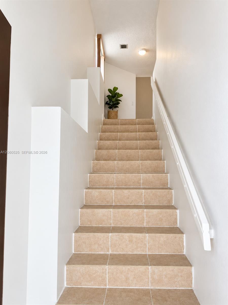 A12060525 Property Photo 3