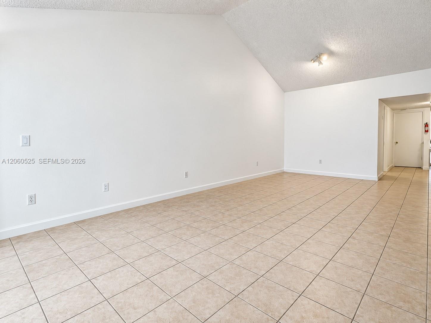 A12060525 Property Photo 6
