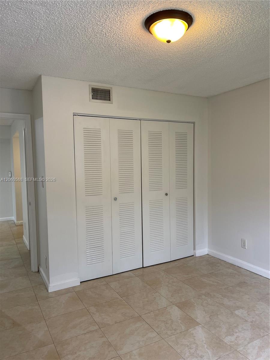 530 S Park Road 28-11 Property Photo 12
