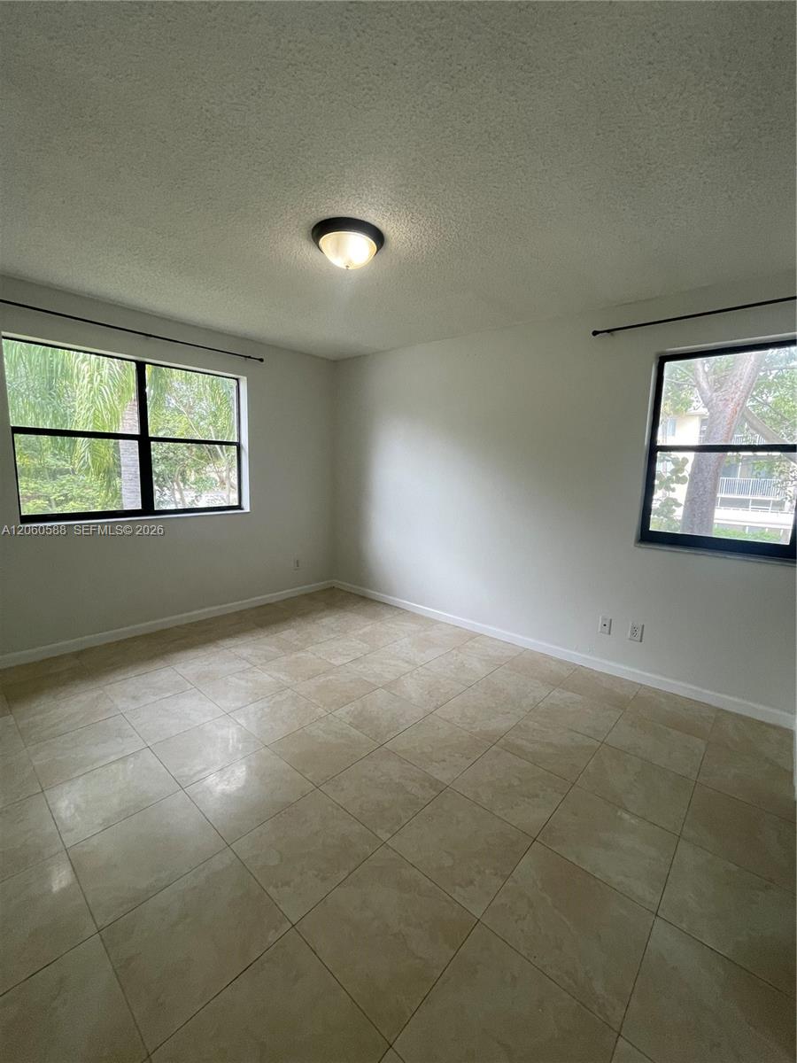 530 S Park Road 28-11 Property Photo 13