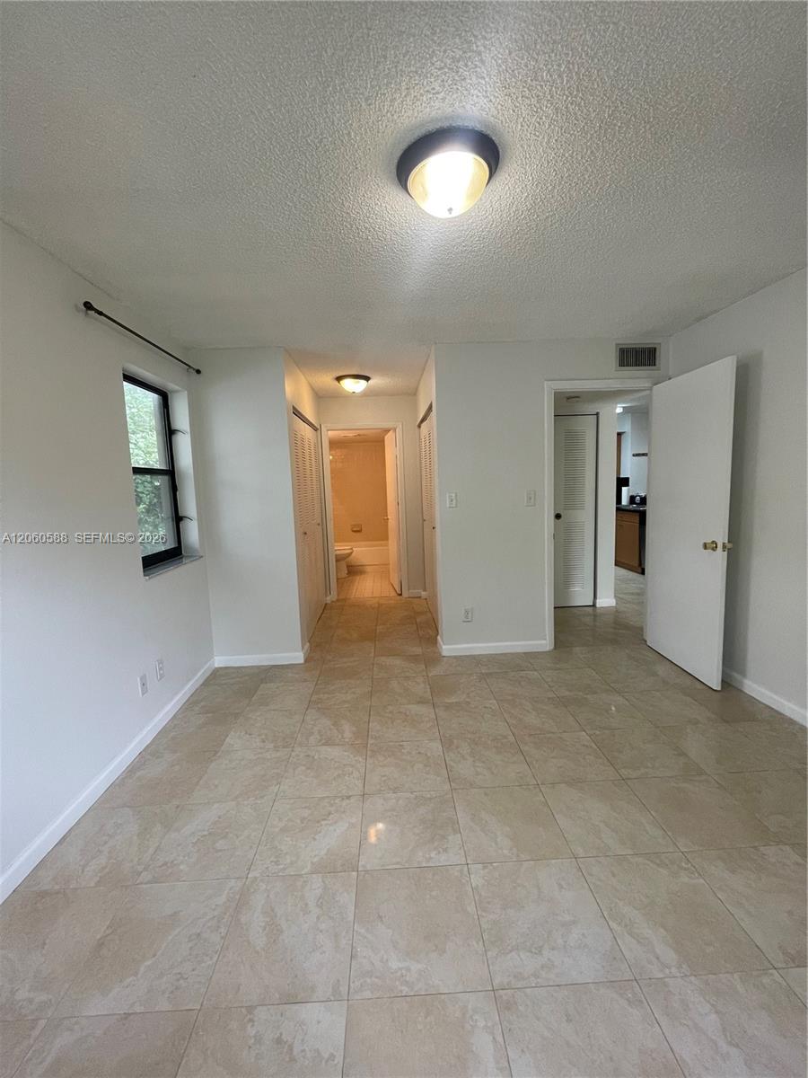 530 S Park Road 28-11 Property Photo 14