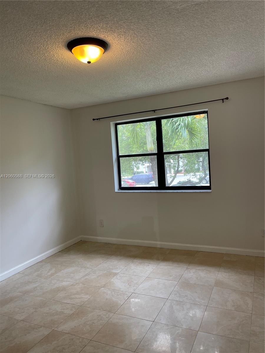 530 S Park Road 28-11 Property Photo 16