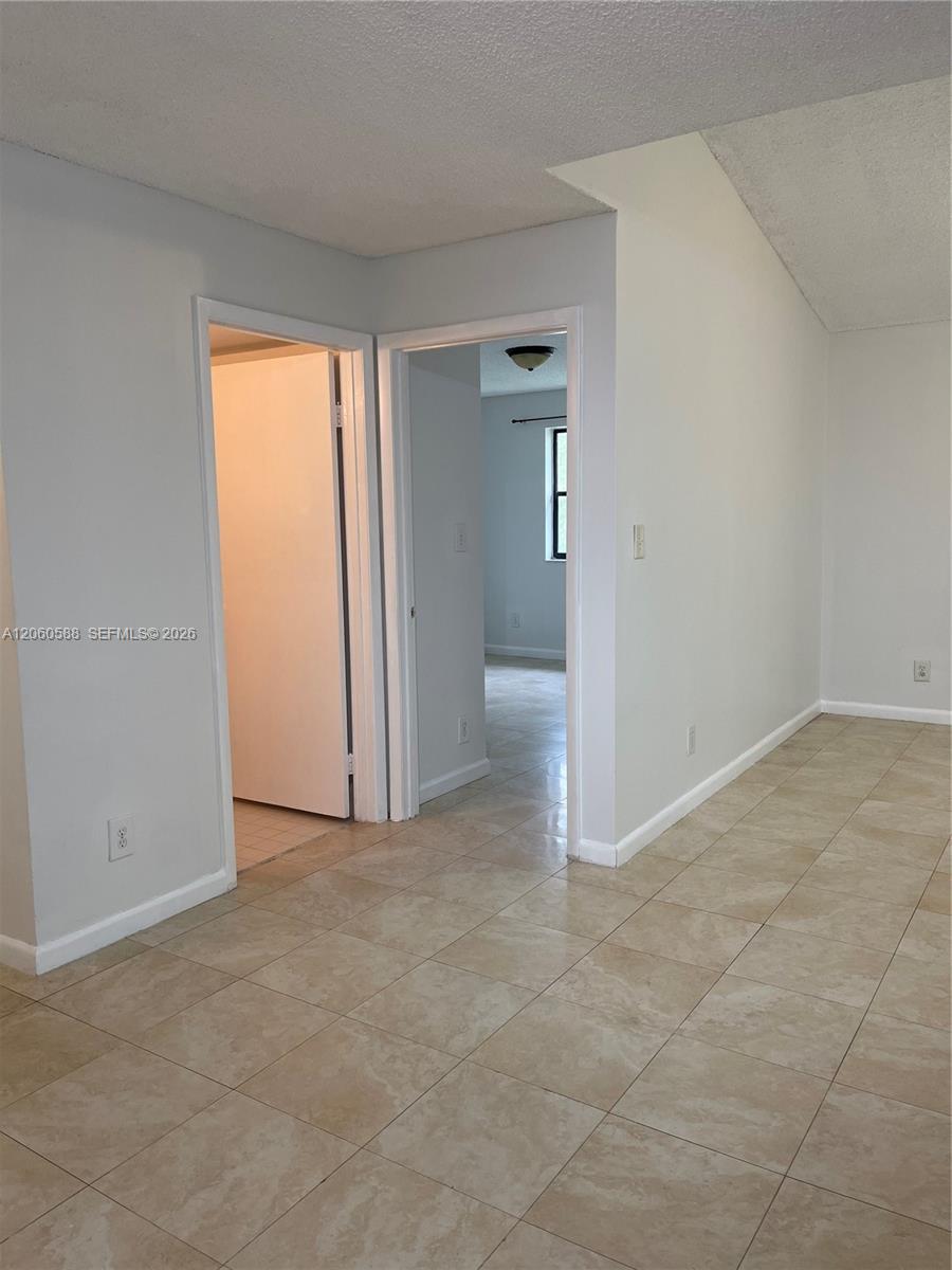 530 S Park Road 28-11 Property Photo 17