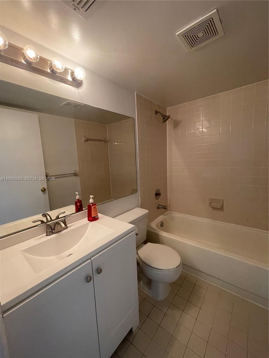 530 S Park Road 28-11 Property Photo 18