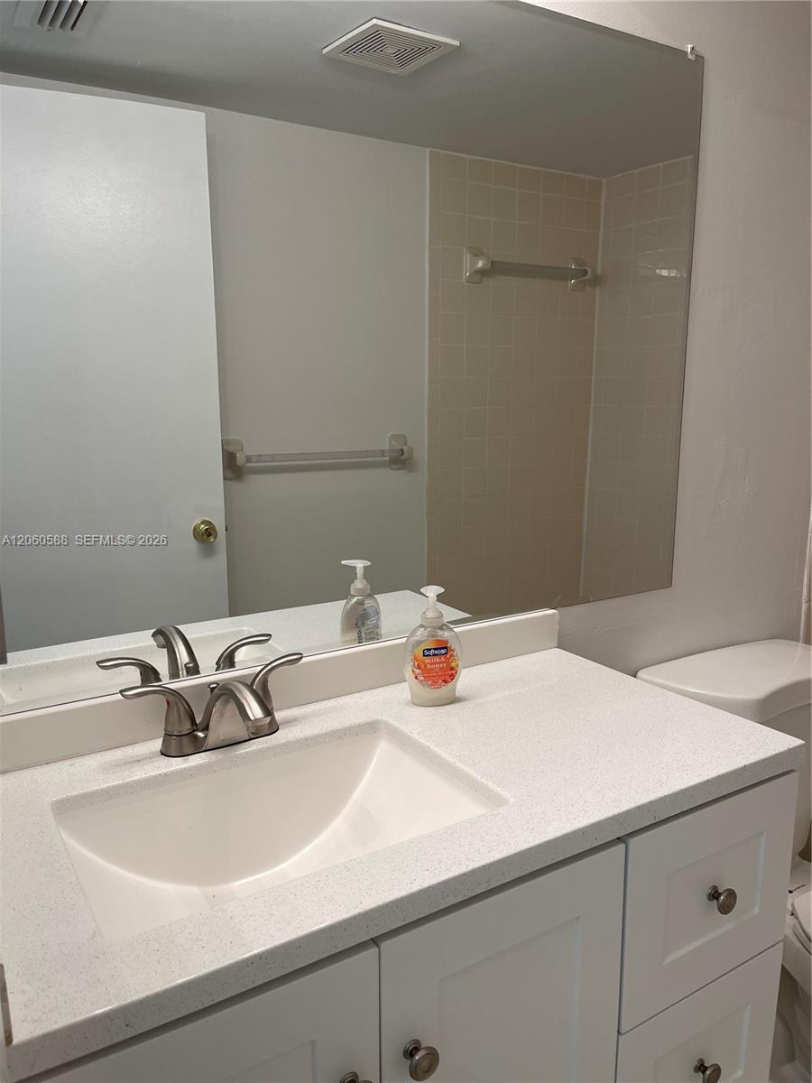 530 S Park Road 28-11 Property Photo 22