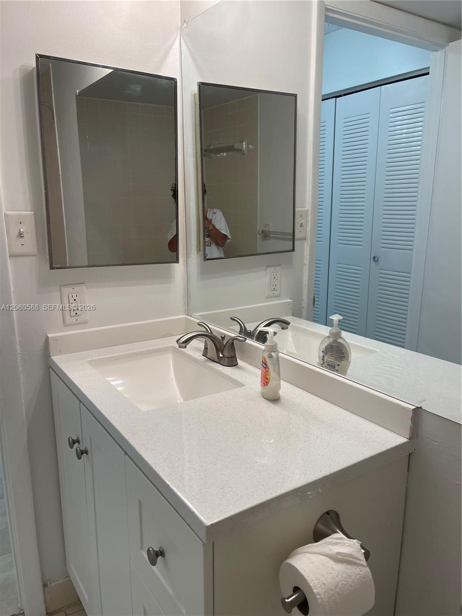 530 S Park Road 28-11 Property Photo 23