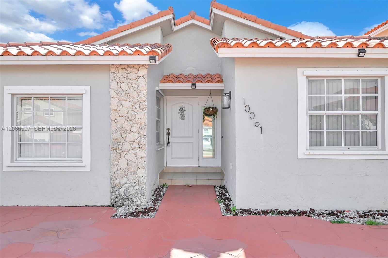 A12060597 Property Photo 2