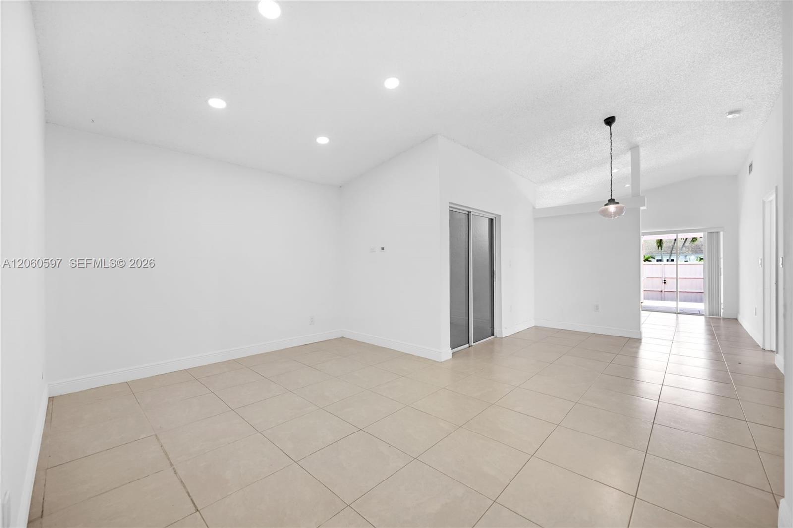 A12060597 Property Photo 5