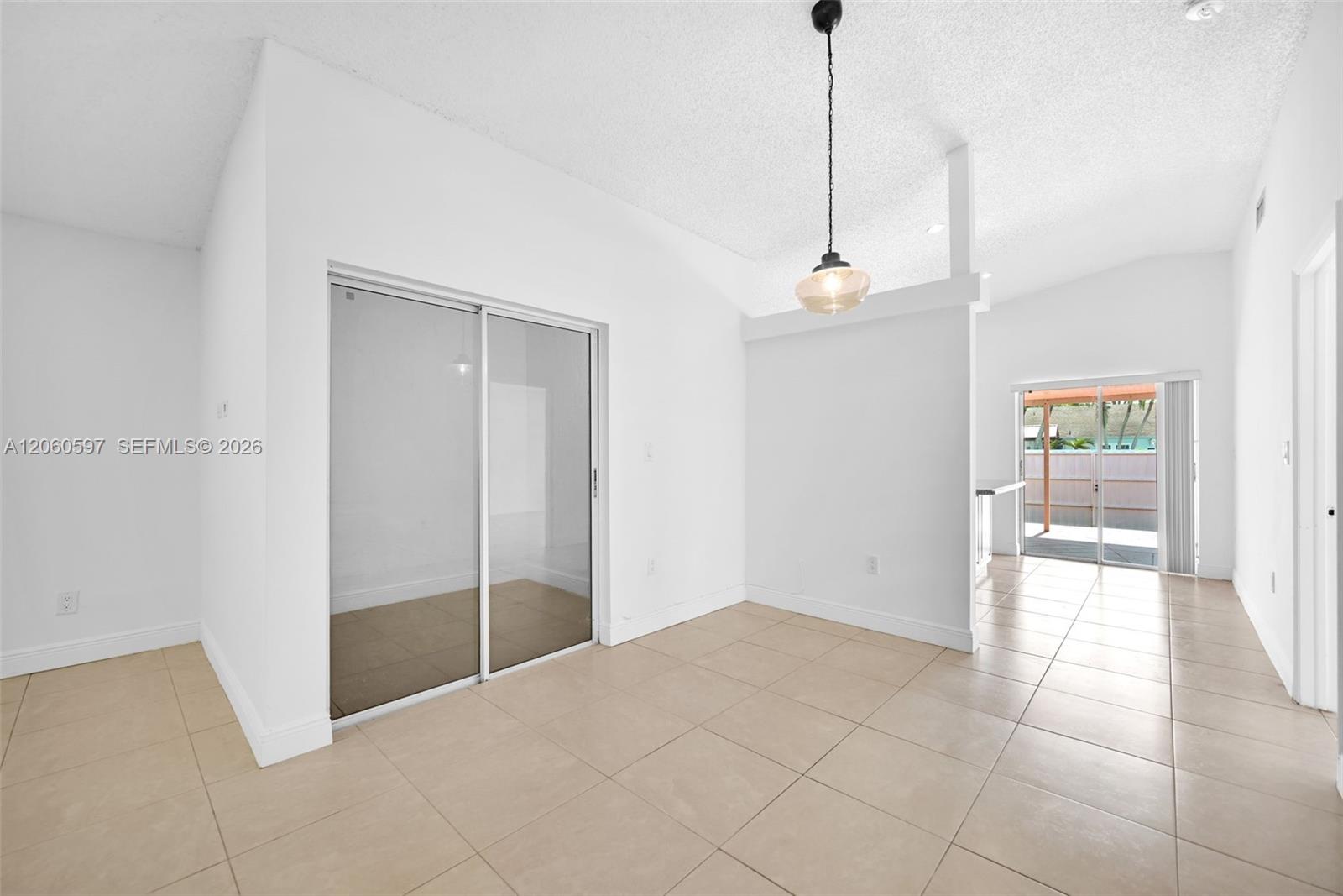 A12060597 Property Photo 6
